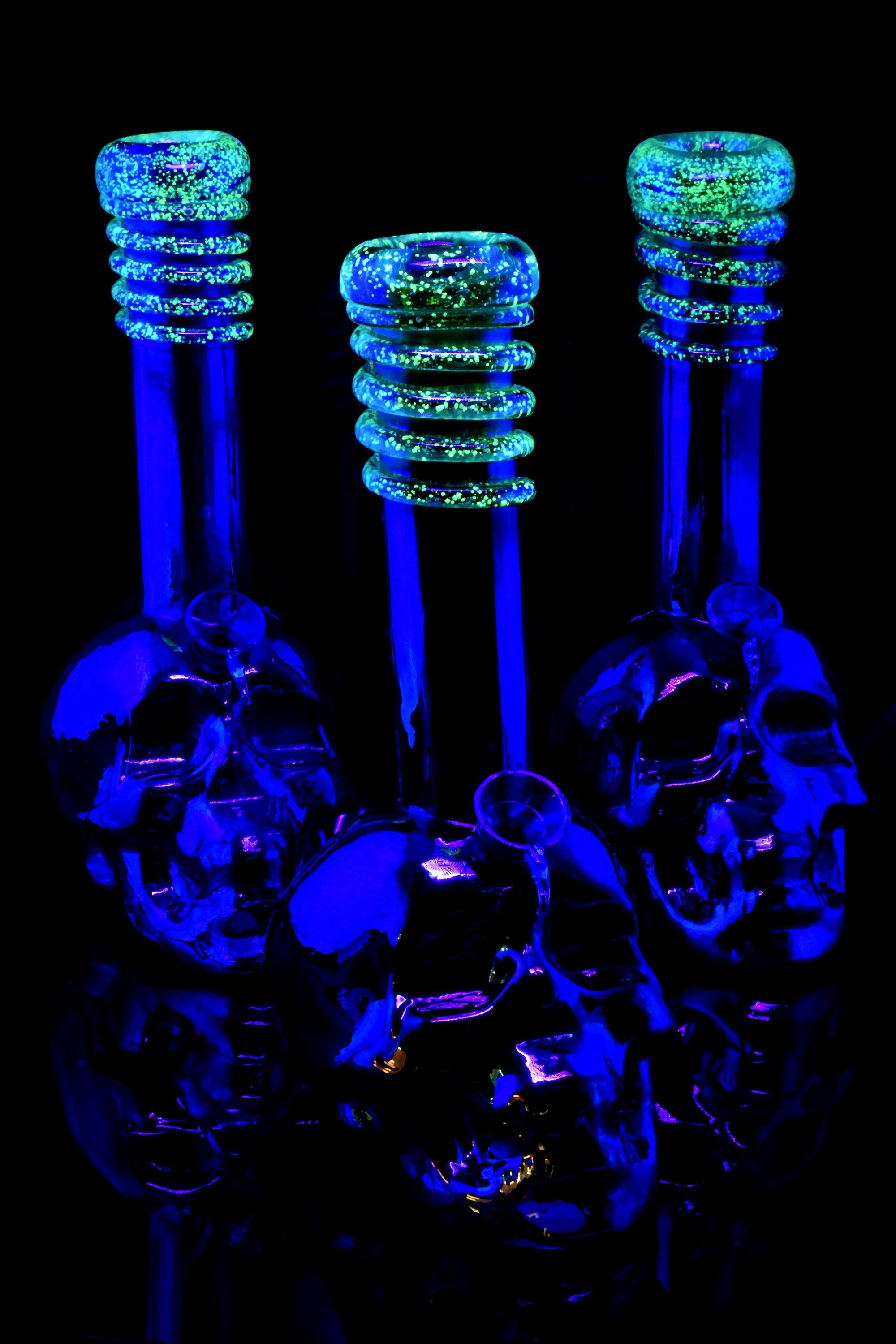 Metallic Skull Glass Bong “Neon Nightmare” – 10½″ – Glow Mouthpiece – Assorted Colors